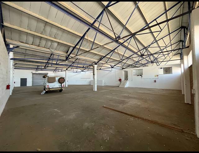 650M² WAREHOUSE TO LET IN PAARDEN EILAND